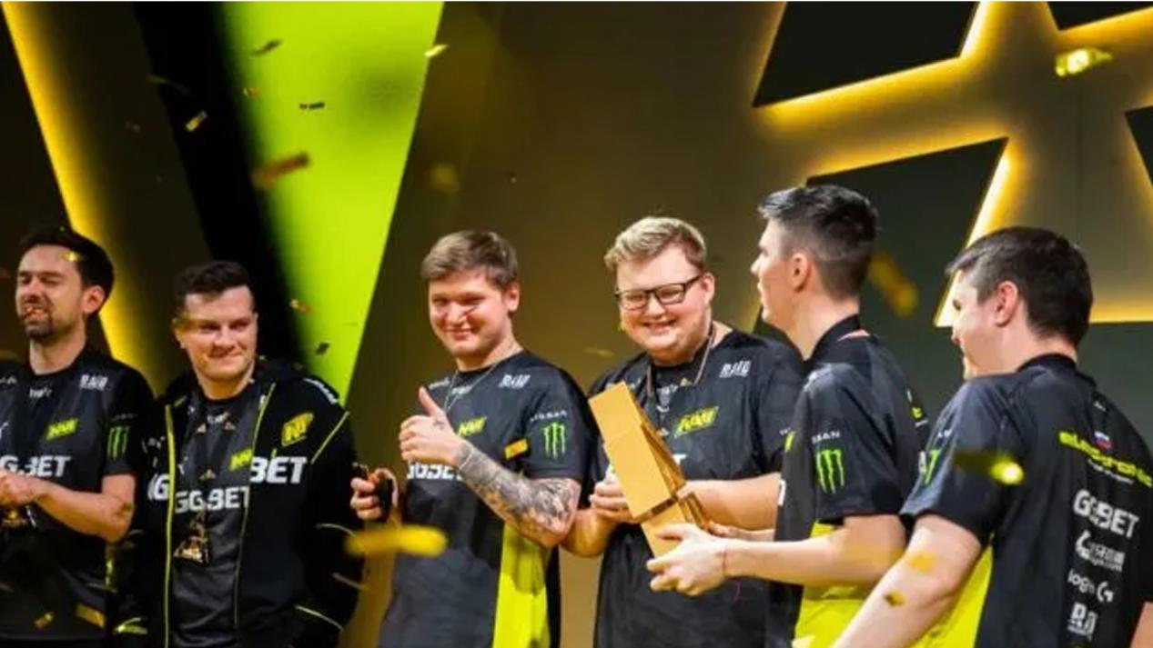 意指他在比 意指他在比